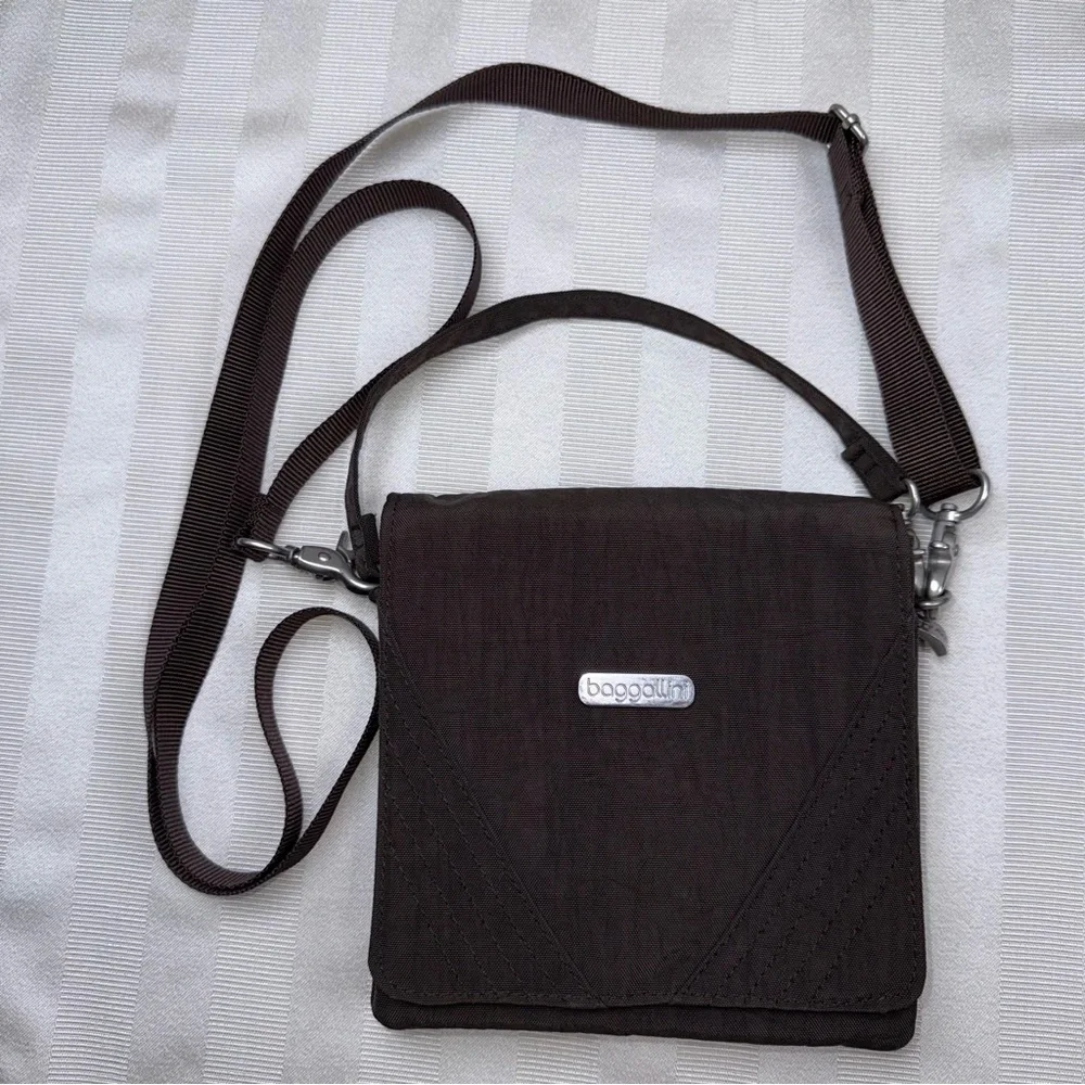 Baggalini Divide Brown Small Crossbody Purse Flap Magnetic Closure